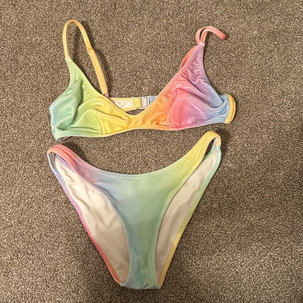 perfect condition triangl swimsuit. size small and bottoms r cheeky verison.